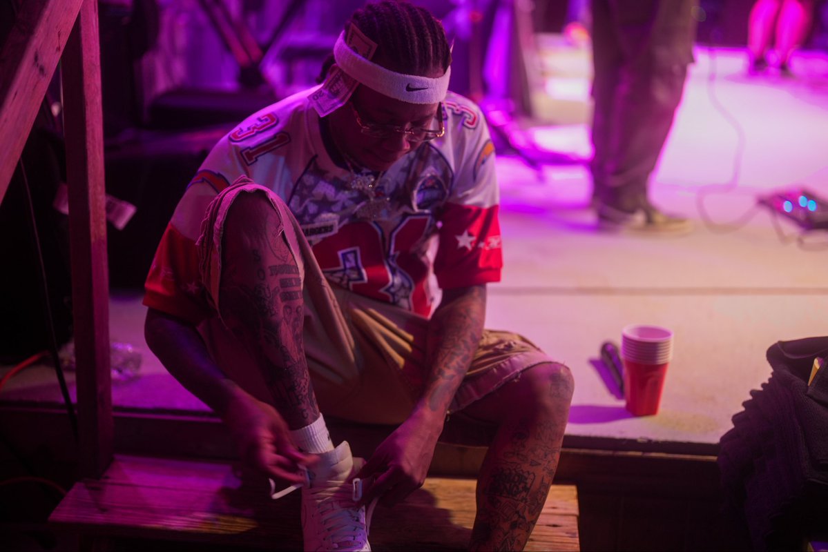 Realajreynolds's tweet photo. @FeddTheGod 🔒🔒💨💨 https://t.co/yUBQTCwExN