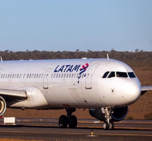 NewsLiberdade's tweet photo. 🚨AGORA - Reforma tributária pode aumentar passagens de avião em 23%, diz CNN https://t.co/2w09RtWpmF