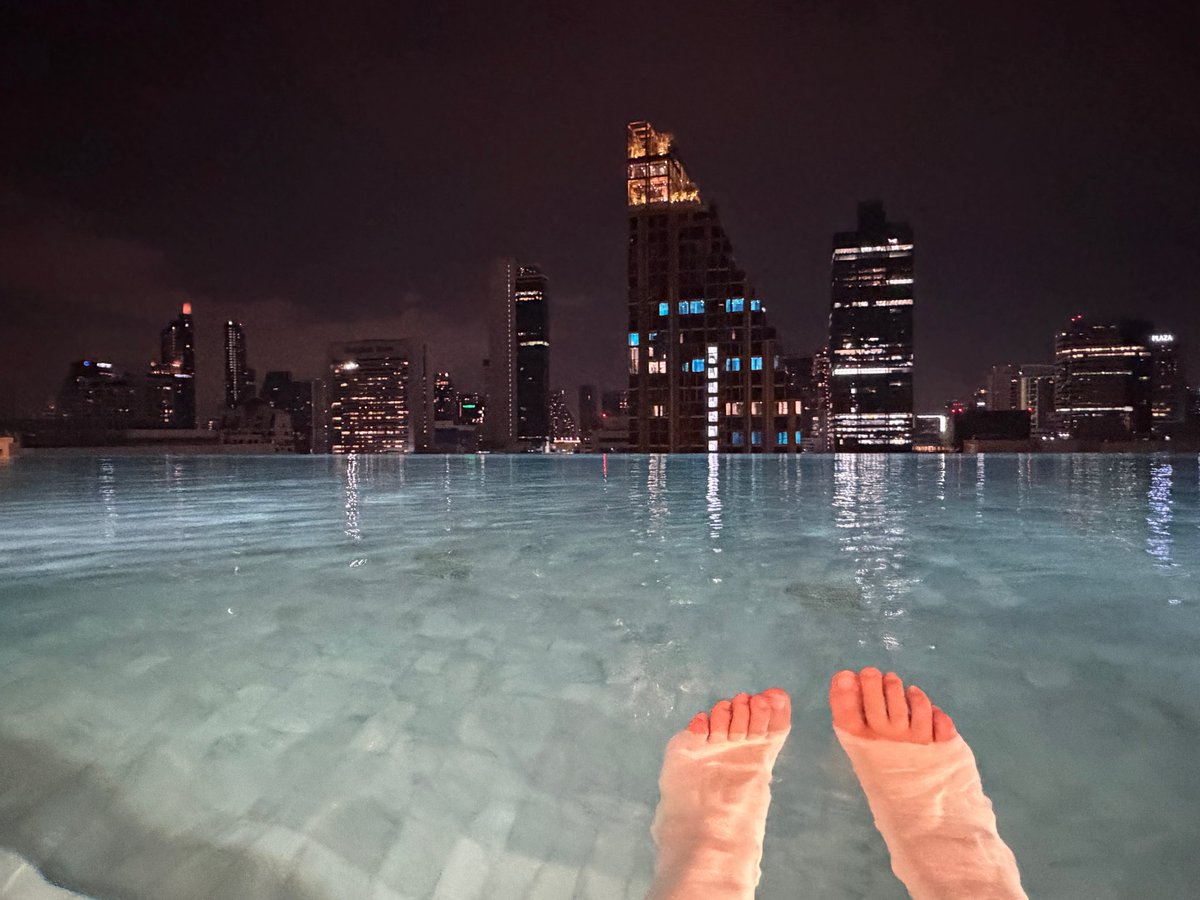 mommmkan's tweet photo. バンコク先月できたばかりのホテル！
まだ気づかれてないみたい！まじで人いない！サウナがある嬉しい誤算！男女別でドライとスチーム両方あるなんて聞いてないよ！最高！プールもジムもヨガもダイニングも…ほぼ人いなくて今ならほとんど貸切状態！バンコクとは思えない静かな空間が最高に快適すぎて https://t.co/O3Qjnlriw4