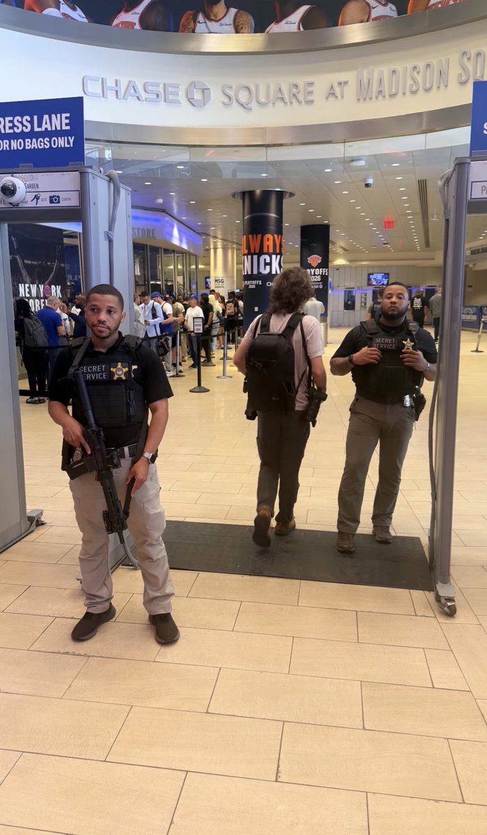 SpencerHakimian's tweet photo. Secret Service at Madison Square Garden. https://t.co/6vMSOXZD5A