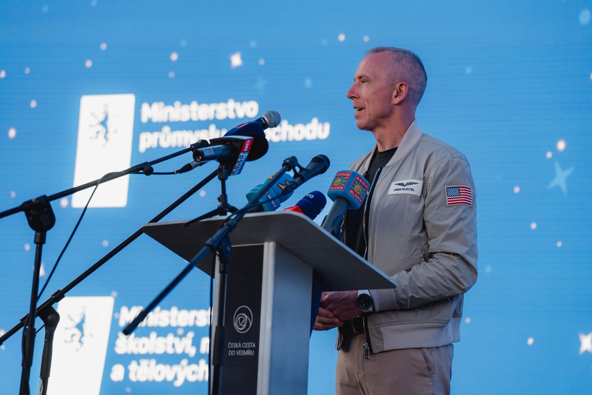 vast's tweet photo. Czech Prime Minister Andrej Babiš announced @astro_ales is on the path to become the first Czech astronaut as part of Vast’s mission to the @Space_Station. Thank you to the Czech Republic, @esa, and @NASA as we work together to advance the future of human spaceflight. https://t.co/vNMcjAqoFQ