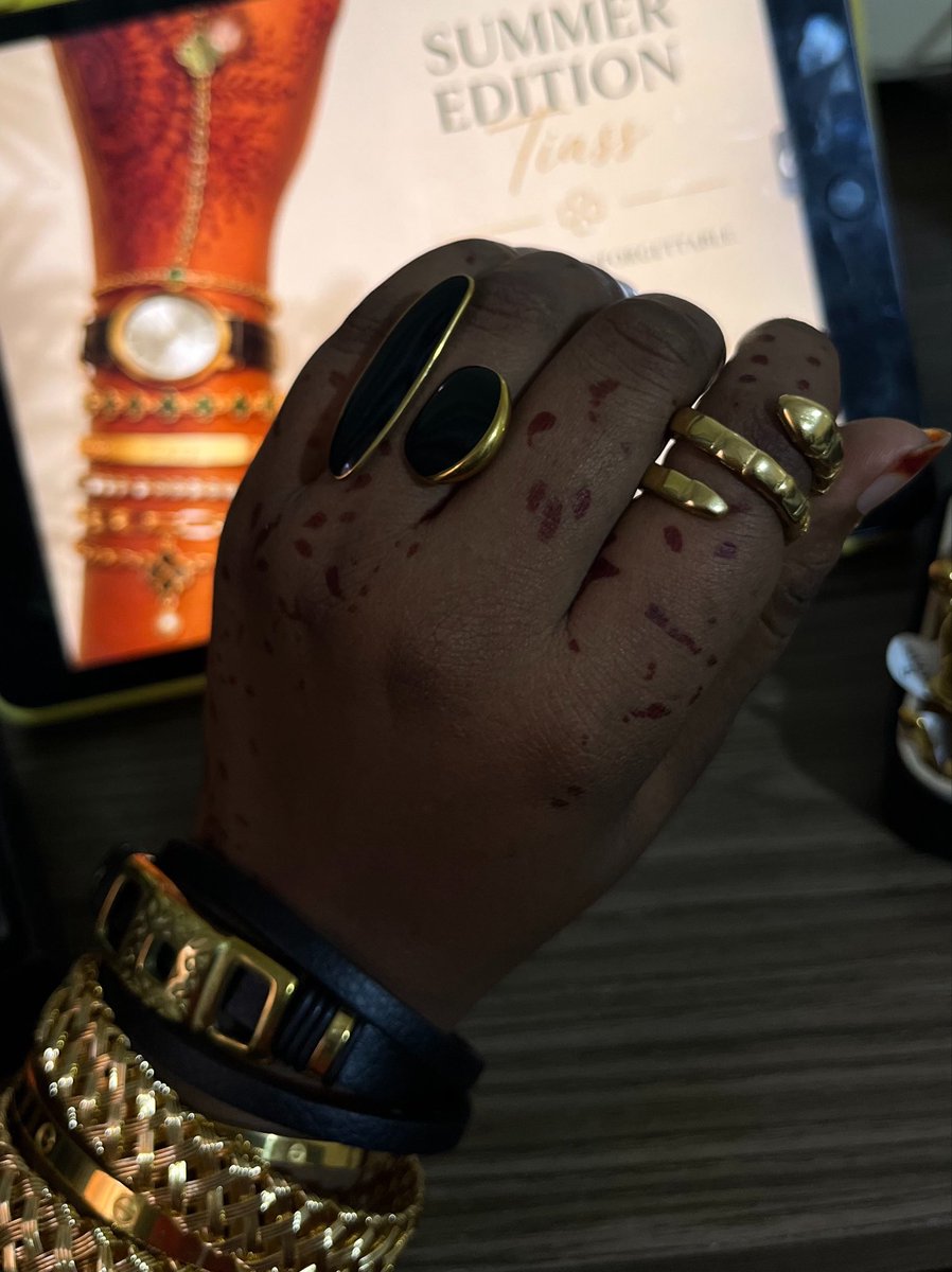 Tiassbrand's tweet photo. La bague parfaite existe. Et elle est probablement dans cette collection avec beaucoup de Tiass au bout des doigts !

Passez vite vos commandes… https://t.co/OmzUGlSItx