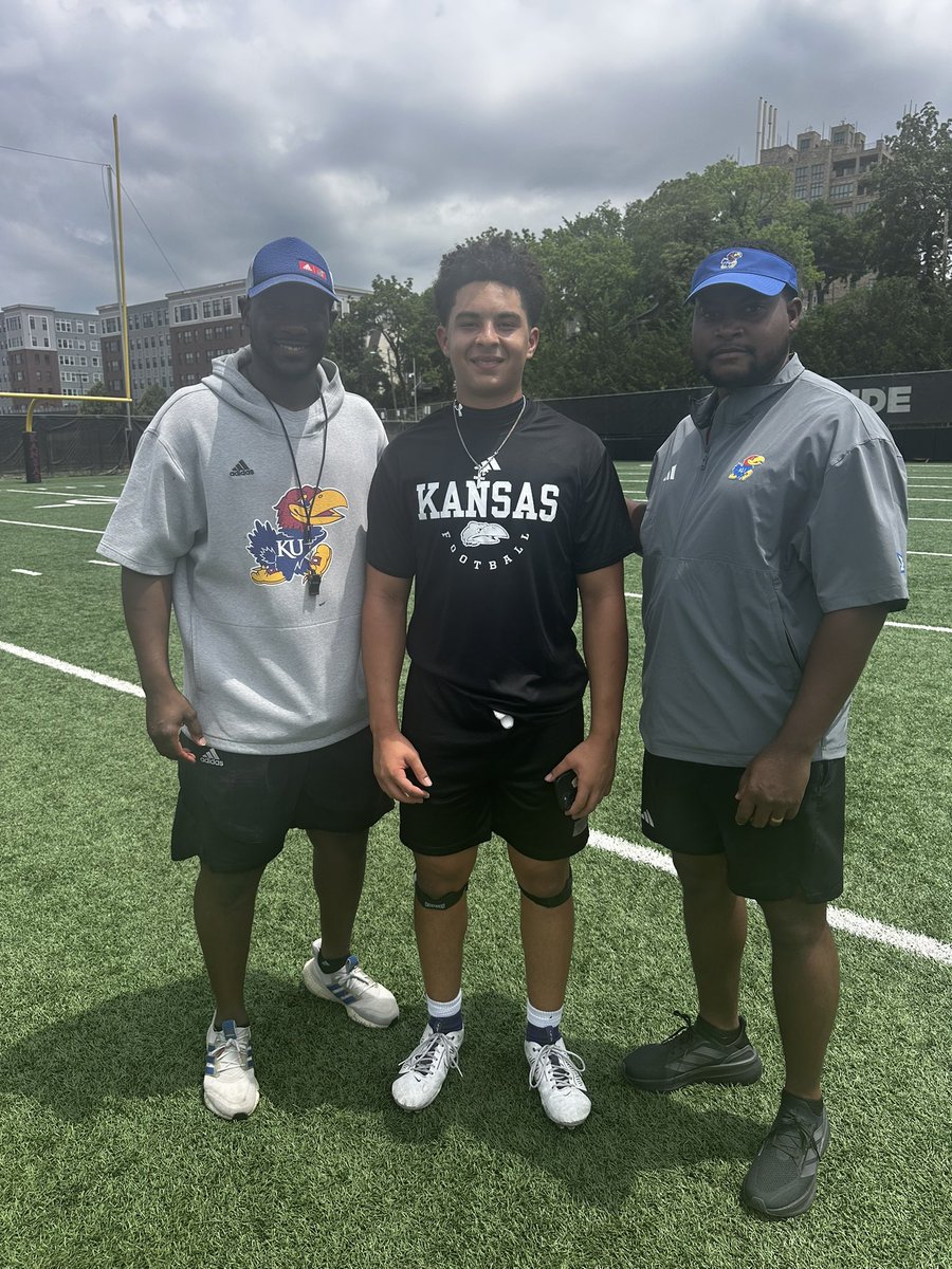 DevinPatterson_'s tweet photo. Thank you @sixstarfootball for the recognition from the @KU_Football camp.   Thank you again @CoachWallaceKU and  @coachkevjohnson for putting on a great camp! @KUCoachZ @CoachLubick 
@KFlahertyKU @CoachVardeman @CoachMLeonard @CoachPatt_2120 @RRCRFootball https://t.co/2BLdsFuL0j