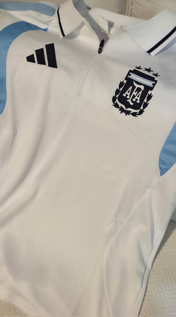 anti_boti's tweet photo. Dale que se viene el mundial y los genios de @Adjersey_offic les mandaron a las #Botis todo de Argentina.
La suplente de Messi, la de entrenamiento sin mangas con el short y la de polo blanca. LOCURA TOTAL
⚡️ https://t.co/f9Xfjve9eA
📲 +86 133 3646 2903 (Responden siempre)
Confíen 100%