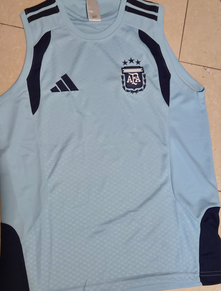 anti_boti's tweet photo. Dale que se viene el mundial y los genios de @Adjersey_offic les mandaron a las #Botis todo de Argentina.
La suplente de Messi, la de entrenamiento sin mangas con el short y la de polo blanca. LOCURA TOTAL
⚡️ https://t.co/f9Xfjve9eA
📲 +86 133 3646 2903 (Responden siempre)
Confíen 100%