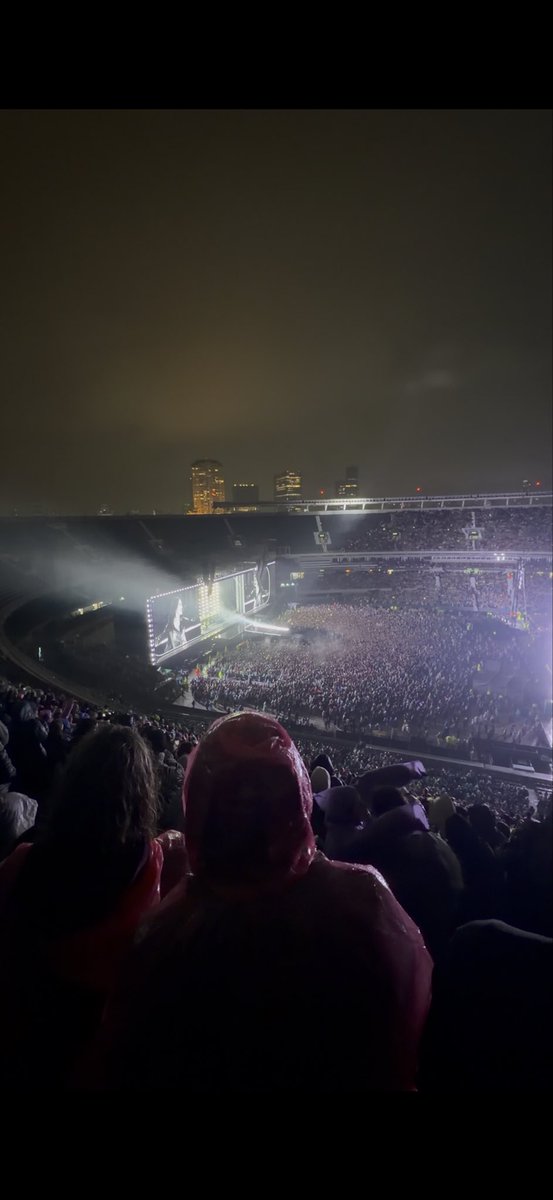 spostyle's tweet photo. y este fandom hermoso que me regaló dos amigas increíbles que me regalaron la oportunidad de estar en la segunda fecha @Sheisbravaa y agus, las adoro chicas, gracias por estar desde el comienzo de todo conmigo❤️ https://t.co/NZHbrEF60h
