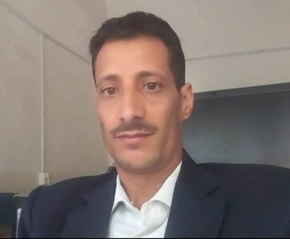 almlsyyemen's tweet photo. تأجيج الثأرات|
اتهامات لمدير أمن محافظة #ذمار بالسعي نحو تأجيج الثأرات بين أبناء قبائل الحداء، بعد تعرض المواطن نائف البداي للسجن اليوم أثناء متابعته ضبط قتلة أخيه حاتم.

"نائف" الذي يعمل لدى جامعة ذمار،يطالب بالقبض على القتلة وتقديمهم للعدالة، رافضا الثأر الذي يتم دفعه اليه. https://t.co/xzxLCuZ082