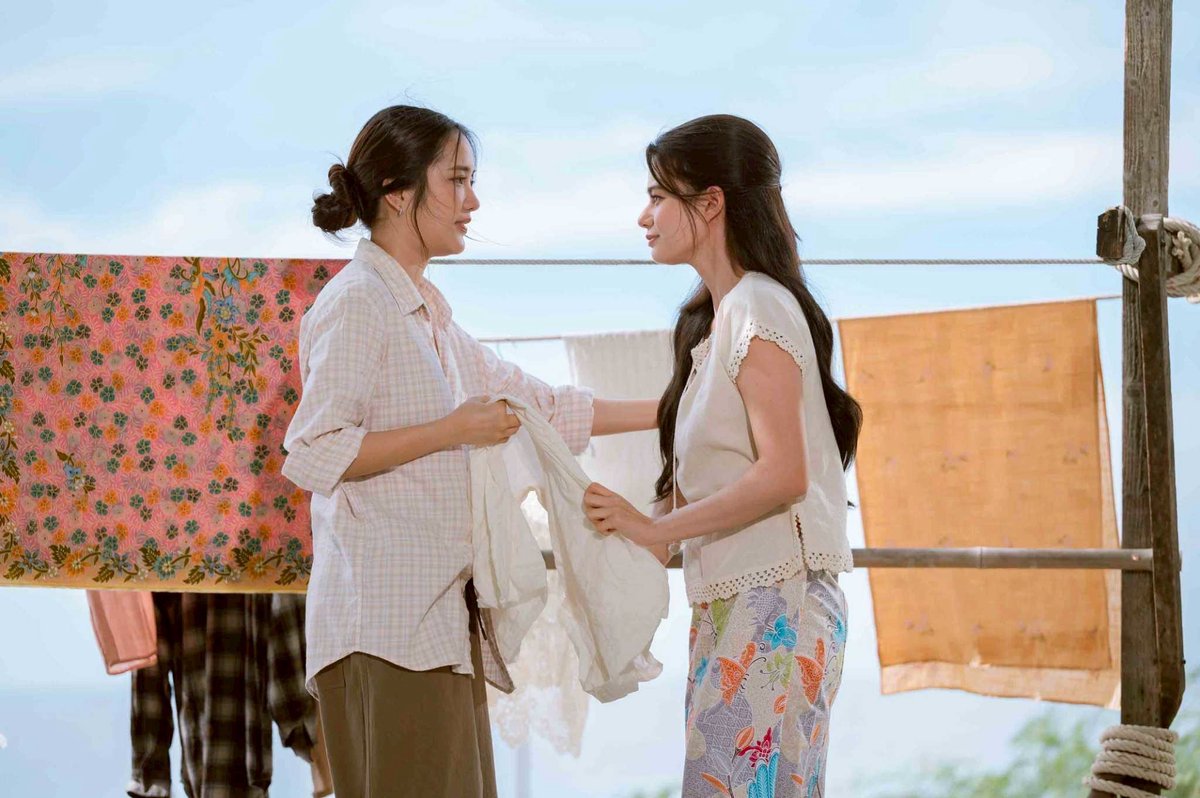 around_ent's tweet photo. เสน่หาวาโย EP.5 รักเบ่งบานกลางทะเล! ฟรีน-เบ็คกี้ หวานฉ่ำก่อนเจอมรสุมใหญ่

#ฟรีนเบค #FreenBecky #srchafreen #Beckysangels 
#เสน่หาวาโย #4Elements #บ้านวาทินวณิช

อ่านข่าวเพิ่มเติม
📍 https://t.co/EyCPzRIqcP

ติดตามคำตอบได้ใน “เสน่หาวาโย” EP.5 ที่รับประกันทั้งความฟิน ความเข้มข้น และฉากดราม่าที่ทำแฟนๆ ต้องลุ้นจนวินาทีสุดท้าย ติดตามชมได้ในวันเสาร์ที่ 13 มิถุนายนนี้ เวลา 20.30 น. ทางช่อง 7HD และรับชมออนไลน์เวอร์ชัน UNCUT เวลา 21.30 น. บนแอป  iQIYI และเว็บไซต์ https://t.co/fnbNdlGXgP ที่เดียวเท่านั้น
