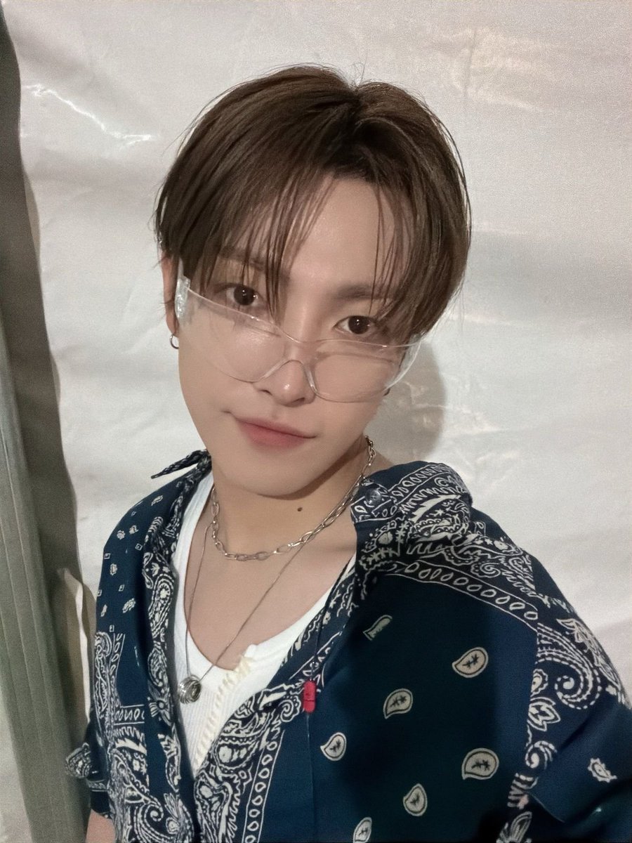 poyo_Matz's tweet photo. ✷ 　 　　 　 ·
 　 ˚ * .
 　 　　 *　　 * ⋆ 　 .
 · 　  니가 내 세상에서 가장 빛나˚ ˚ 　　 ✦
         바다에 적신 햇무리 반지처럼
 　 ⋆ · 　 *
 　　　　 ⋆ ✧　 　 · 　 ✧　✵
 　 · ✵ https://t.co/55t20OxBLs