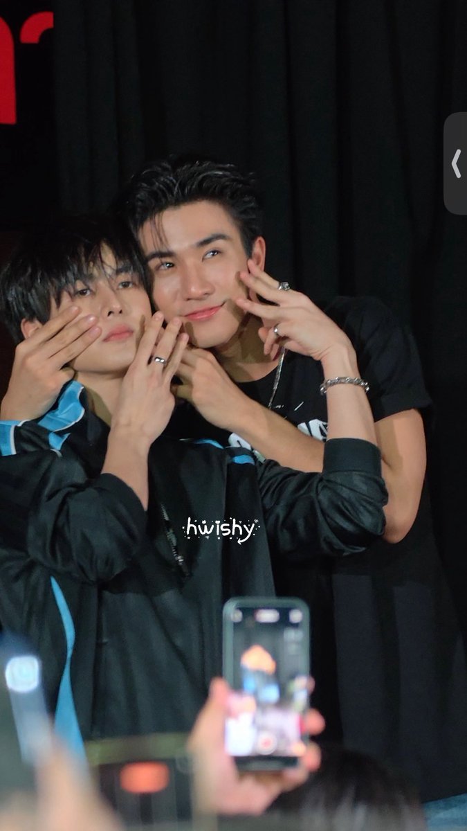 hwishy2903's tweet photo. ไซส์ดิฟ สกินโทน 
ความติดสกินชิพของพวกนางทำเราบ้าได้เลย🙂‍↔️

PSDFAMILY MOVIE TIME COLONY

#SFxPerthSantaDomiia
#PerthSanta #เพิร์ธแซนต้า https://t.co/QWRjmqe6jP