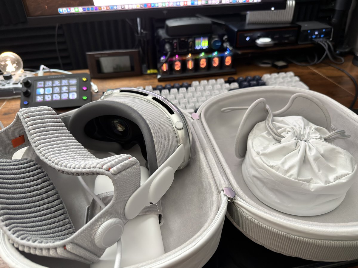 coco0_775's tweet photo. 久々にVisionPro動かした、、、お楽しみじゃなくアプリの動作確認で💧 https://t.co/rnr53Y4hNj