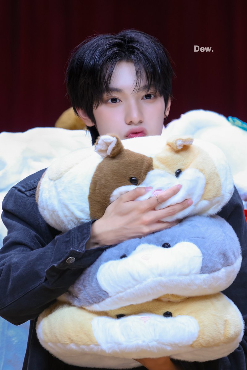 Liyubydew_'s tweet photo. 260529   

#최립우 #CHUEILIYU 
#chueiliyu #崔立于 #FLAREU https://t.co/Luhcf39brB