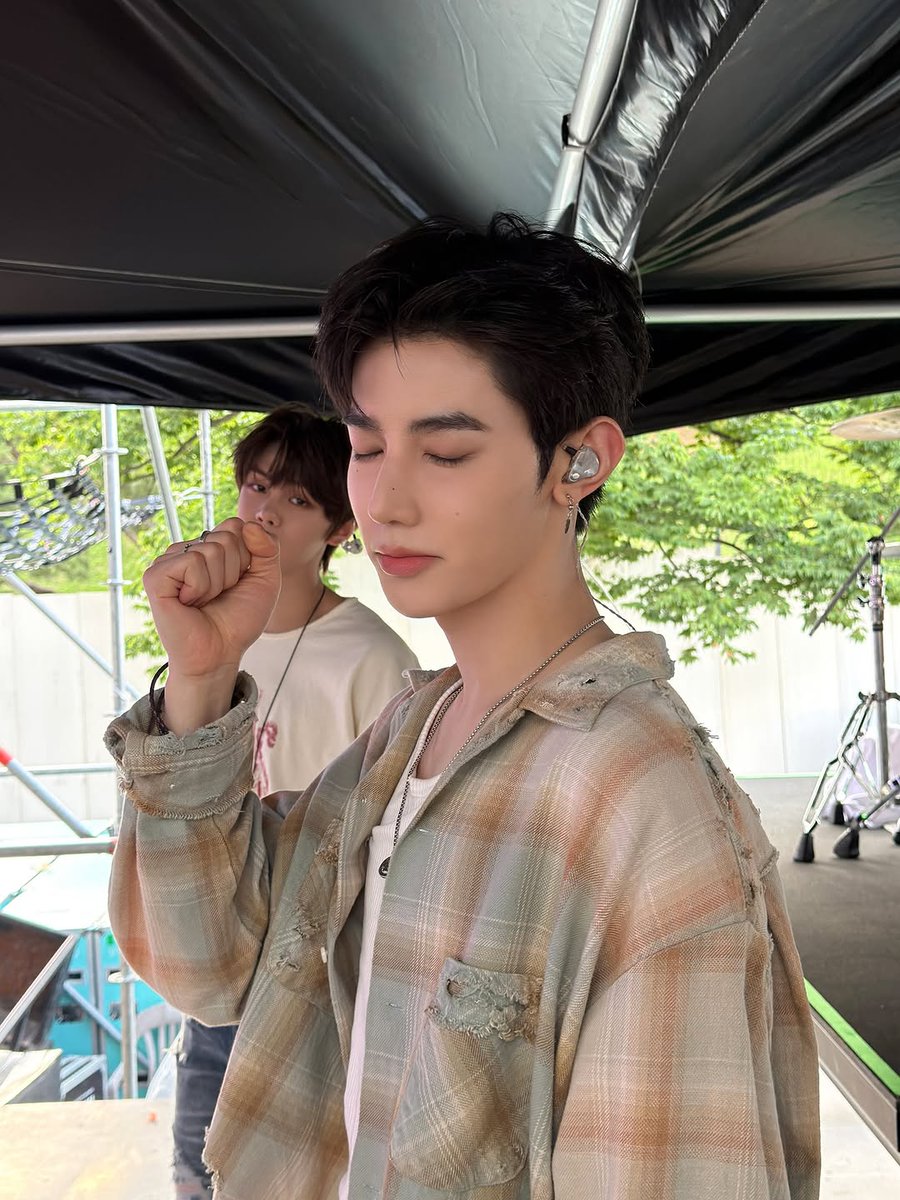 AND2BLE_GLOBAL's tweet photo. [📷] 260609 INSTAGRAM ––– @.AND2BLE Instagram Post Update 

🔗https://t.co/pAcz3JNSxc 

"S#11 260608 2026 Weverse Con Festival 

#AND2BLE #앤더블 https://t.co/LKOlxyCJJC