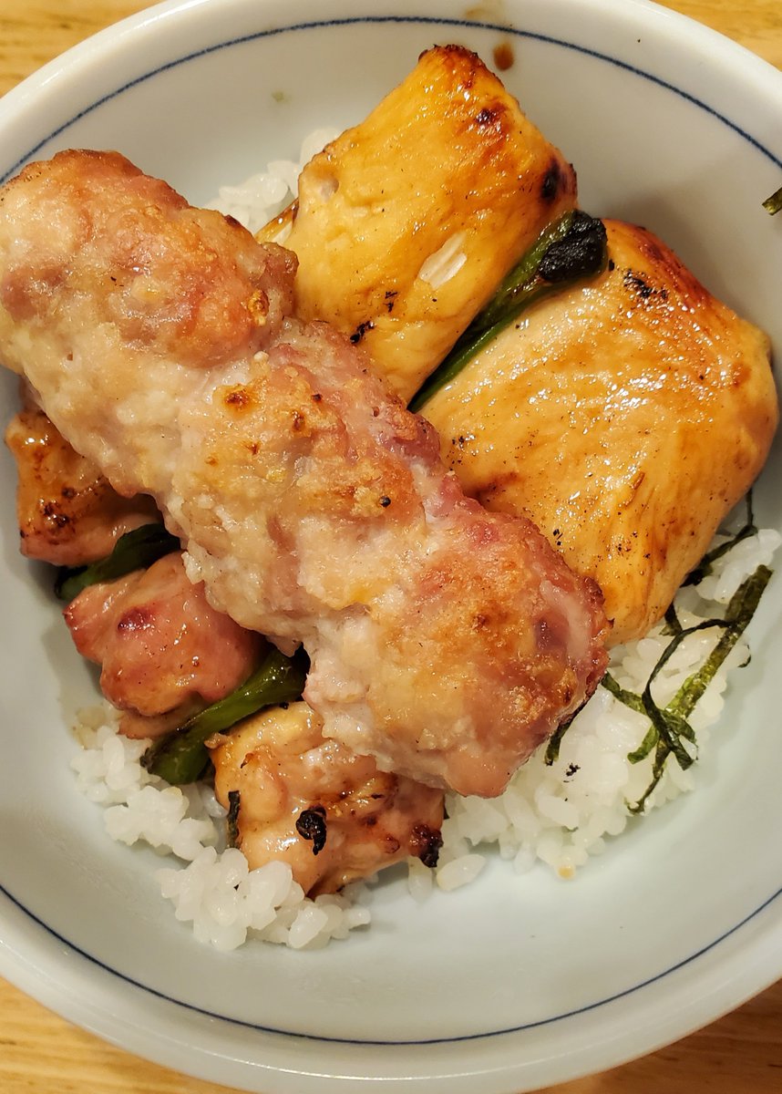andymitu's tweet photo. 今日は仕事で日本橋に来ました。チェックしてるお蕎麦屋さんがあったのですが朝飯が蕎麦だったのでお昼はこれも知り合いのお勧めの鳥やというお店で頂きました😉このセットで1300円、都内恐るべし😅 https://t.co/6gusL0yd5t