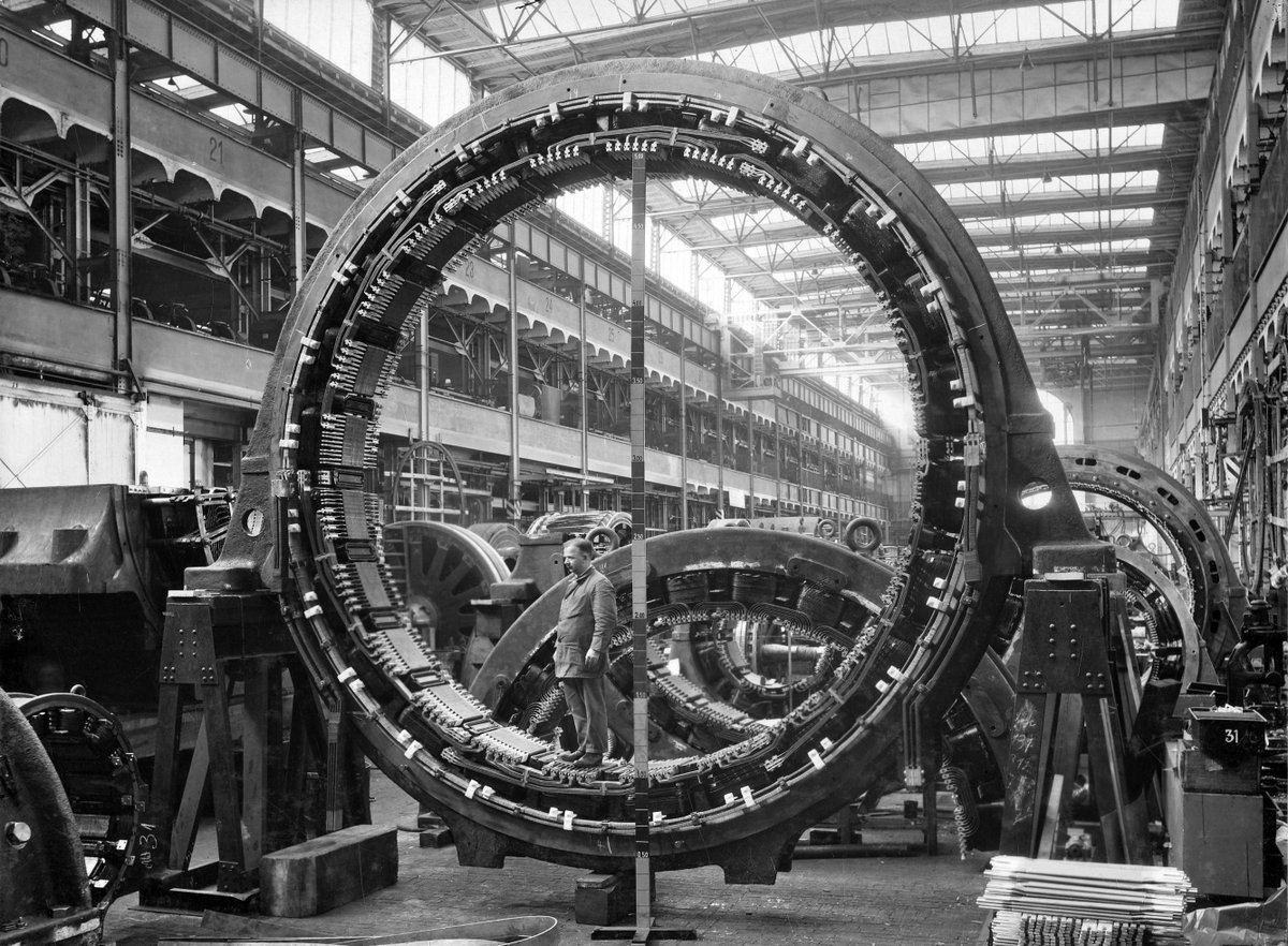 __el__toro__'s tweet photo. If ever given the opportunity to stand next to huge machinery, take it... https://t.co/UtUuBHmFFn