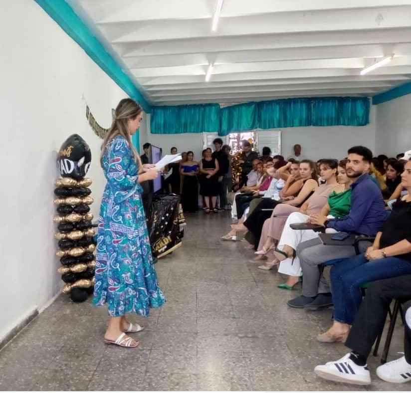 oficial_upr's tweet photo. ¡Celebrado encuentro con estudiantes destacados en la Facultad de Ciencias Económicas de la #UPR! 🎓🌟 Se reconoció a los jóvenes más integrales por su excelencia académica, investigativa y su impacto en la comunidad. ¡Orgullo universitario! 🙌
​#SomosUPR #OrgulloUPR @feuupr https://t.co/LOZJXIChWS