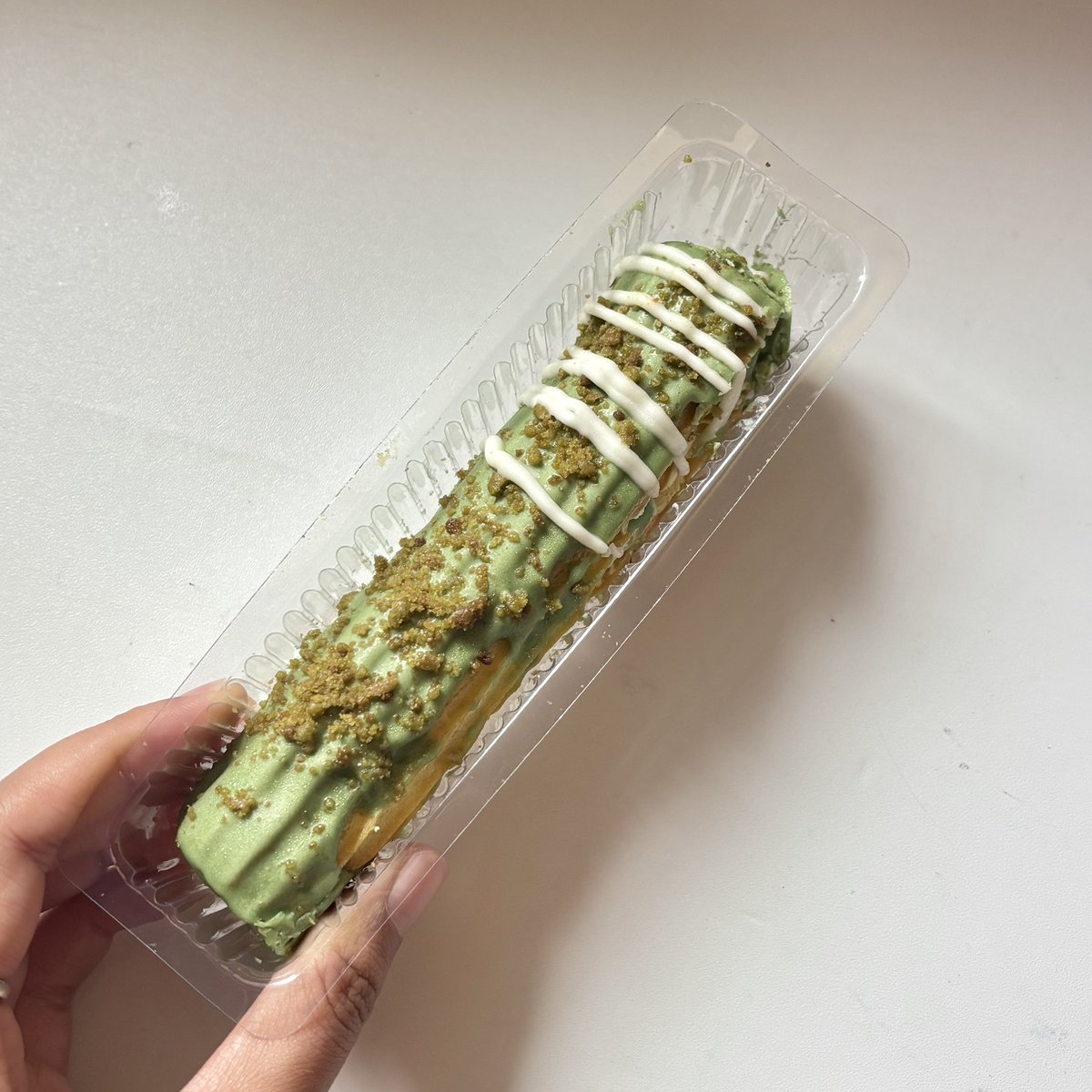 beautiaf's tweet photo. I LOVE TOMORO COFFEE…..😭💖

pistachio matcha lattenya juara, blueberry cheese sourdoughnya mantep, blue lattenya enak banget, matcha eclairnya ga kopong.

menu favirit kalian di tomoro apa guys?? https://t.co/m2BscSN2tU