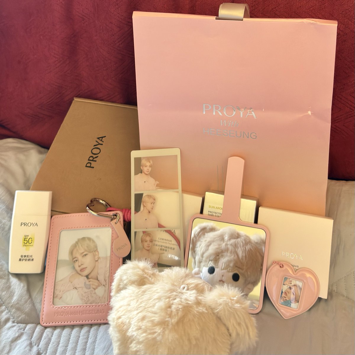 soheevanlee's tweet photo. Today’s #EVAN love mail~🎁💝 the loveliest #EVANxPROYA gift bag!

One thing about me: I will never get tired of supporting anything Evan-related🩷🥹 https://t.co/sJeb2CXWIq