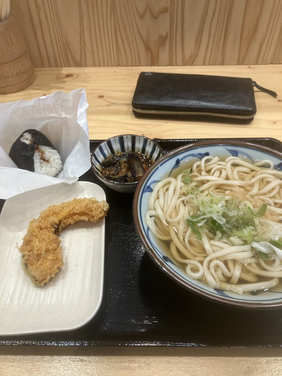 ttake4831's tweet photo. 今日のモブめし🥰

お店の名前は日和製麺
コシが無い方が好きなのでドストライク🥰
昨日から明日まで3日連続待った無しです🥰 https://t.co/E0Dz1Y6zXu