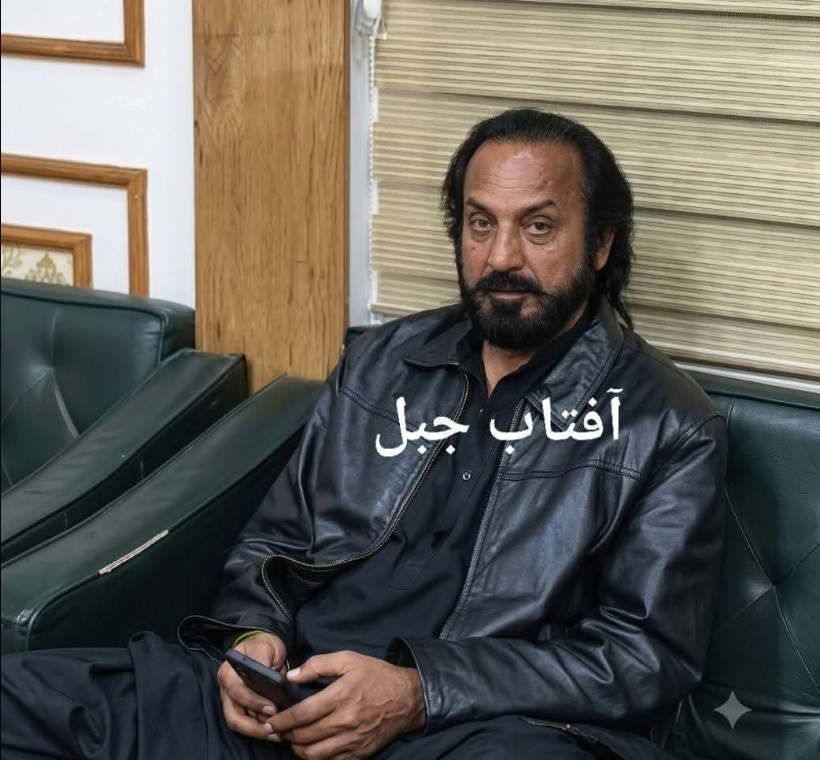 NazziaMo's tweet photo. **Murder suicide after s*xual exploitation by Balochistan govt officials**

Govt. official Muhammad Asif killed his wife & 4 children, then shot himself 

He accused senior officials Aftab Jabal & Masood Mengal of his own r*pe, threatening his little girl of r*pe if he doesn't oblige 

Asif repeatedly asked for help from government

Finally decided this was the only way he could save himself & his family from further exploitation

📍Wahadat Colony, Quetta

😭🇵🇰