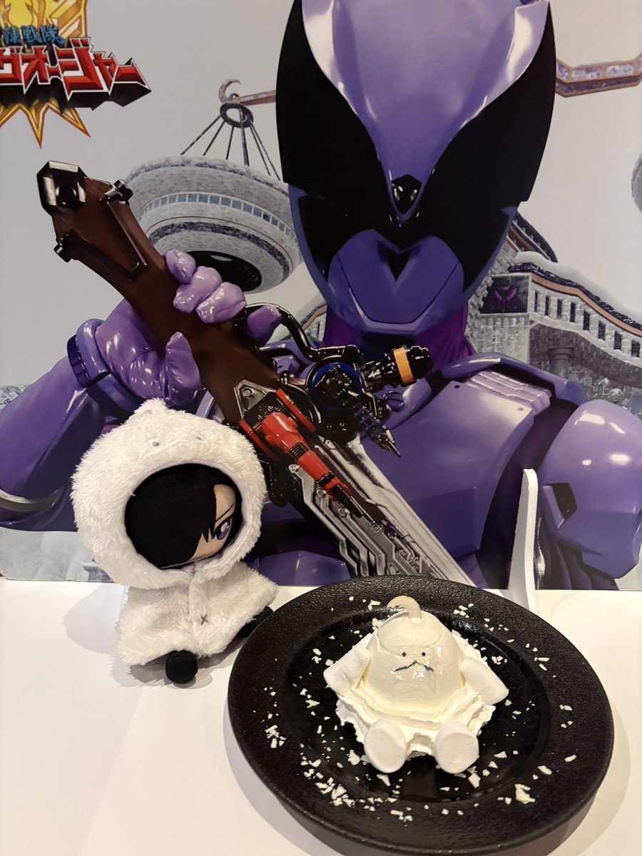 S_Sentai_Rest's tweet photo. 【グランドメニュー紹介】

👑もっふんのミルクコーヒーモンブラン❄️

がんばるリッたんのためにおやつになったよ~
もっふんもふもふ・・・

#キングオージャー 
#東映ヒーローズキッチン

本日お席に余裕がございます。
当日のご利用も可能です。
ご来店お待ちしております！

ご予約はこちらから！
https://t.co/azY3cXXFWh