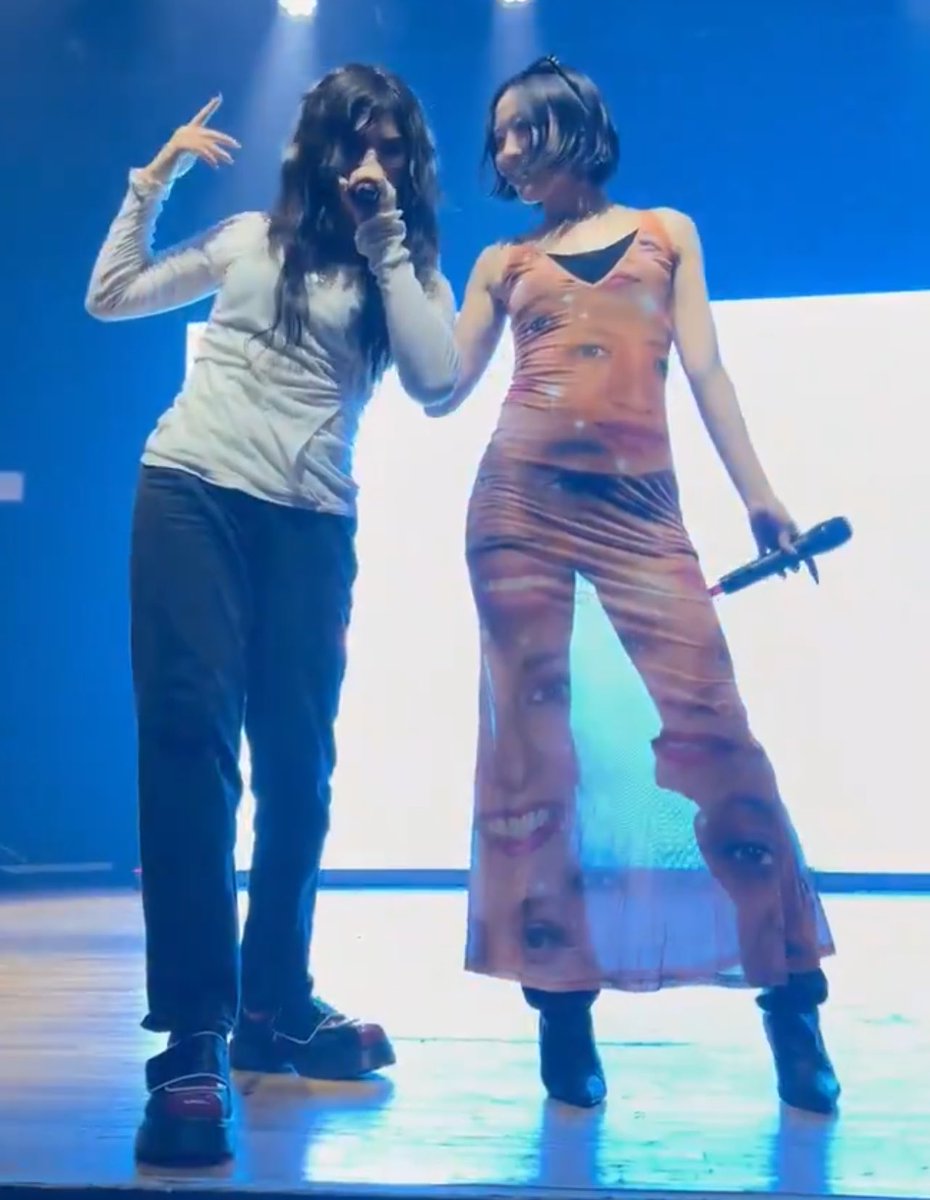 apriloverdosed's tweet photo. IM GAY IM LESBIAN IM GAY IM LESBIAN https://t.co/JQ4250jr5x