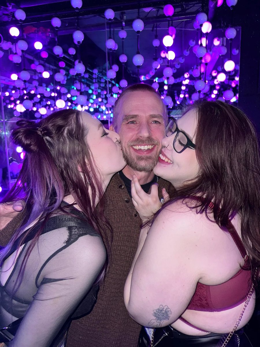 BiThreesomeClub's tweet photo. Date night with both my girls hits different πΈπ₯π
#ThroupleGoals #BisexualGirls #PolyLove #HotThrouple https://t.co/Qc6y9SxAWZ