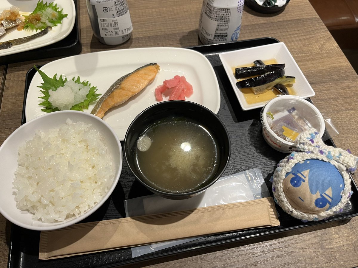 nerv443's tweet photo. ホテルで朝ごはん🍙

さて、今日はこのまま出勤…今週は３日しか働かない…🙃 https://t.co/t0L7d3TSw4