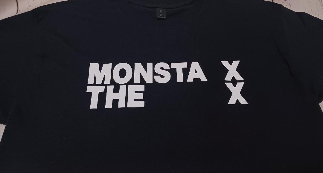 4oclocktee's tweet photo. Monsta X 'The X' T-shirt      

COLOR: Black (with White Vinyl)   
SIZE: M, L, XL &amp; 2X (Unisex)       

FRONT: Monsta X - The X
BACK: The X Tracklisting  

Questions/Orders: DM   
Etsy: https://t.co/JblRhRS2Yu 

#MonstaX #Monbebe #KPOP #KPOPMerch https://t.co/mFrnza5aKz