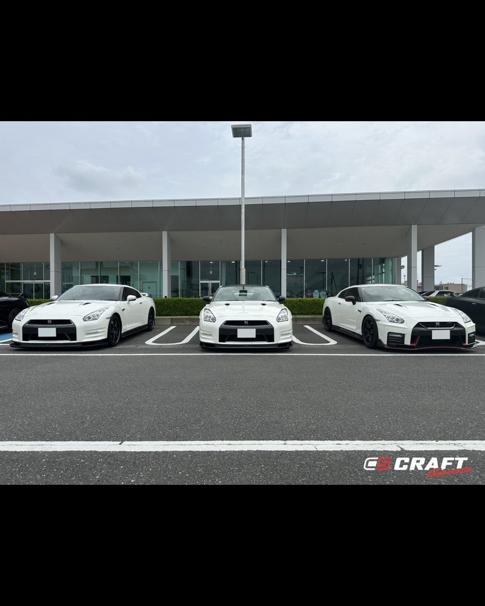 CRAFTSPORTS23's tweet photo. ①【🔧Maintenance Visit🔧】
Mr. N from Kanagawa Prefecture visited us for the inspection and maintenance of his NISSAN GT-R R35.
Thank you very much for entrusting us with your vehicle!

It was very impressive to see Mr. N and his friends enjoying themselves and chatting while looking around the store and the display vehicles. ✨

Please feel free to contact us if you have any further maintenance needs or questions.

We look forward to your next visit! 🔥

②【Purchased Vehicle】
Today, we purchased a NISSAN GT-R NISMO MY18 from Mr. N from Tochigi Prefecture.

・Year: 2019
・Mileage: Approximately 41,000 km
・NISMO Carbon Hood
・NISMO Carbon Fenders
・NISMO RI-A 20-inch Aluminum Wheels
・Top Secret Carbon Roof
etc...

This car features meticulous customizations throughout.

Thank you very much for selling your vehicle to us.

Craft Sports is currently strengthening its purchase of all GT-R vehicles!

We also offer nationwide on-site and free appraisals!

For high-value GT-R purchases, leave it to Craft Sports!

③【Purchased Vehicle】
Today, we purchased a Nissan Skyline GT-R BNR32 V-specII from Mr. N in Miyagi Prefecture.

・1994 model year (Heisei 6)
・NISMO strut bar
・NISMO meter
・Fujitsubo muffler
etc...

Thank you very much for selling your vehicle to us.

Craft Sports is currently strengthening its purchase of GT-R/SKYLINE GT-R vehicles 🔥
When selling your precious car, please feel free to contact Craft Sports!

----------------------------------

GT-R Specialist Shop CRAFT SPORTS
248-1 Miyaji-cho, Maebashi City, Gunma Prefecture

#NISSAN #GTR #NissanGTR #R35 #VR38DETT #JDMcar #Sportscar #Maintenance #Visit #GTRShop #CraftSports #craftsports #GTRBike #HighPriceGTRBike #HighPriceBike #NISMO #SKYLINEGTR #SKYLINE #RB26DETT #R32 #BNR32