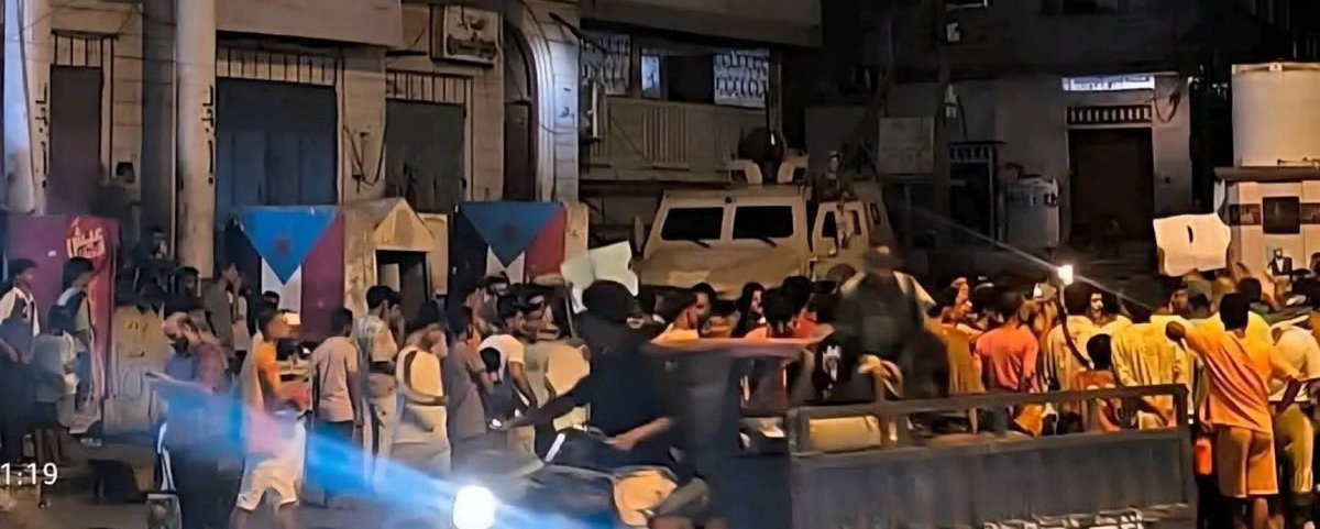 ainemey's tweet photo. When a government sends tanks after unarmed protesters demanding basic rights, it stops being a government of the people and becomes a regime over the people. They’ve revealed their true nature they’re not protecting order, they’re protecting themselves.
#عدن #حضرموت #الجنوب https://t.co/7FzQxEIwGf
