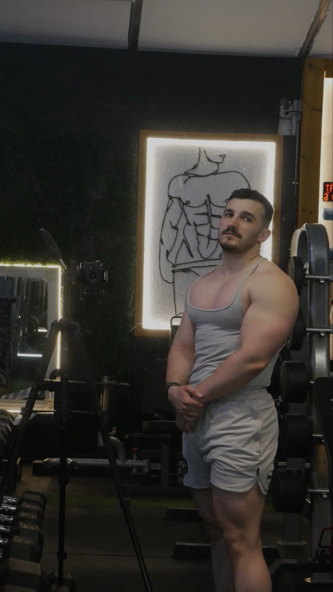 Swolfie14's tweet photo. Chest is poppin I did good https://t.co/mLIePtrr65