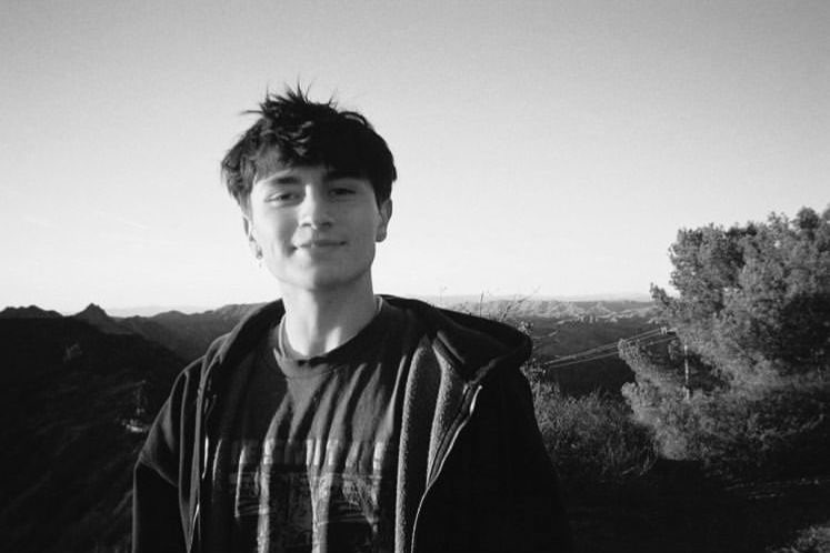bvrrettz's tweet photo. four years and there’s never been a
day where i haven’t thought about you

you deserved so much better and
i hope wherever you are, you’re at peace kid. https://t.co/DBshzqXs8W