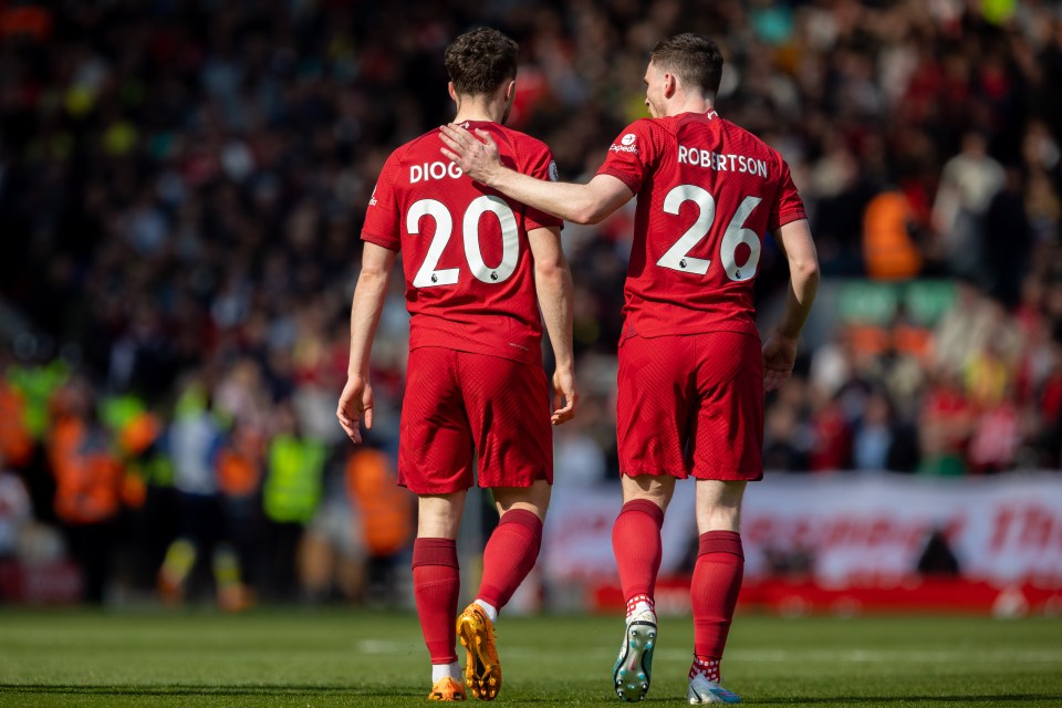 LFC_ID's tweet photo. "Andy, gue nulis surat ini dengan penuh kerinduan, syukur, dan yang paling utama, rasa bangga"

Diogo sering banget cerita tentang lo, persahabatan kalian, perjuangan yang kalian lalui bareng, tantangan, tawa, obrolan soal bola dan mimpi-mimpi besar. 

Piala Dunia adalah salah satu mimpi itu, mimpi yang kalian rawat bareng, dengan passion yang sama kayak saat kalian turun ke lapangan"

"Saat gue denger kata-kata lo dan perasaan lo pas Skotlandia akhirnya lolos ke Piala Dunia, gue sadar bahwa Diogo sebenarnya gak pernah bener-bener ninggalin lapangan. Dengan ngamanin tempat di Piala Dunia, lo gak bakal pergi sendirian. Lo bakal bawa mimpi dia juga"

"Dan saat lo masuk lapangan nanti, gue tau lo ga bakal sendirian. Diogo bakal nemenin lo di pikiran, di langkah, dan di hati lo. 

Surat dari Rute untuk Robbo

***

"Hari ini gue mau bilang terima kasih. Terima kasih udah selalu inget dia. Terima kasih udah bawa dia ikut. Terima kasih udah ubah rasa sakit kehilangan jadi kekuatan dan sesuatu yang indah banget. 

Begitu juga yang kami lakuin di rumah setiap hari."

"Dia pasti bangga banget sama lo, Andy. 

Peluk erat mimpi itu, kenang dang banggain buat diri lo sendiri dan buat dia juga."

With love, gratitude and my support.
Rute Cardoso