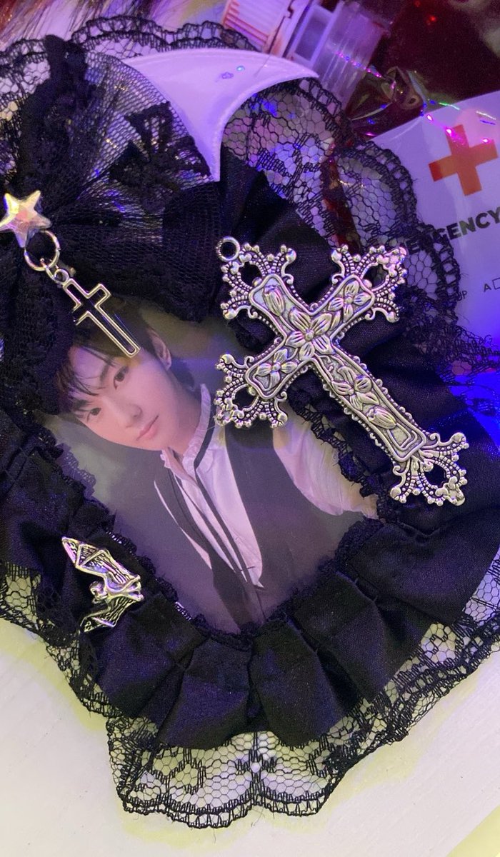 1009_long's tweet photo. jungwon vampiro! https://t.co/QVc0ejdopX