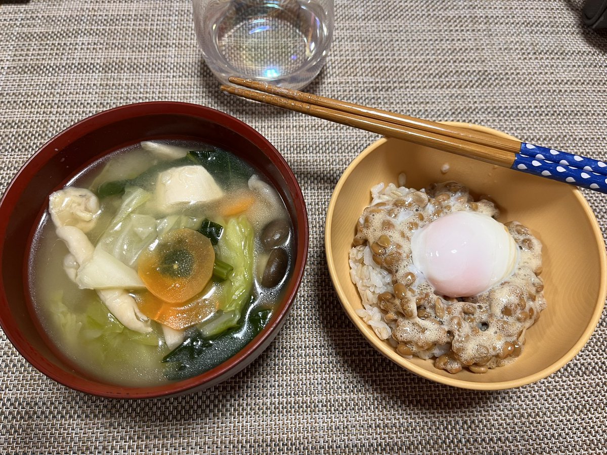 fu5diet's tweet photo. 最近具沢山味噌汁にハマってる。むね肉も入れてる。タニタの減塩味噌汁が美味しい😊 https://t.co/RA0jJ7Tewn