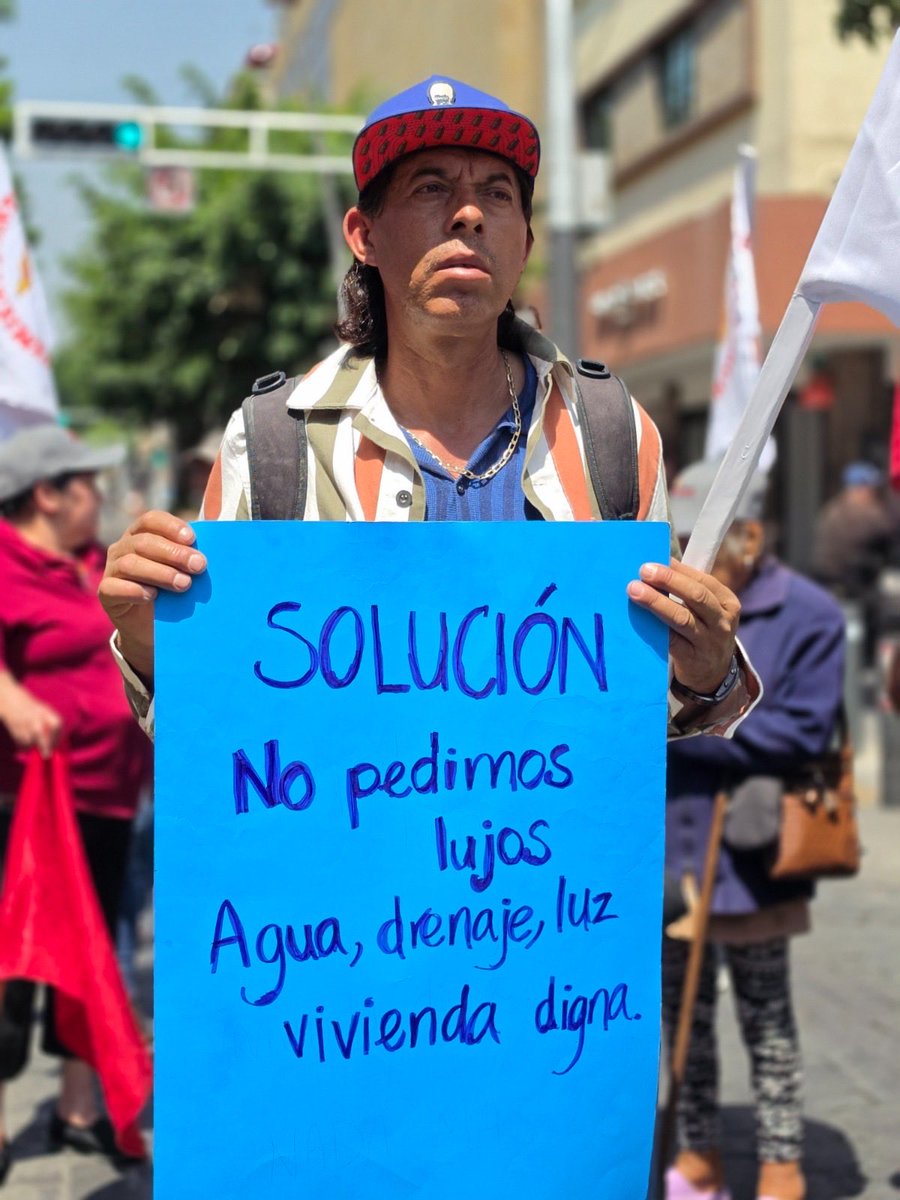 Isabela34191724's tweet photo. #JalisciensesExigenSolución  soluciones no pedimos lujos pedimos una mejor  vivienda https://t.co/B4yYOYql0O