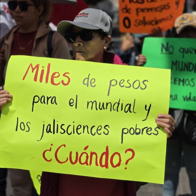AntorchaEnGto's tweet photo. A más de un año de entregar el  pliego petitorio, el @GobiernoJalisco  se mantiene en el olvido. Mañana nos manifestamos de forma pacífica y exigimos la intervención del Gob. @PabloLemusN para resolver las necesidades de las familias jaliscienses. #JalisciensesExigenSolución https://t.co/24KzOFIlYW