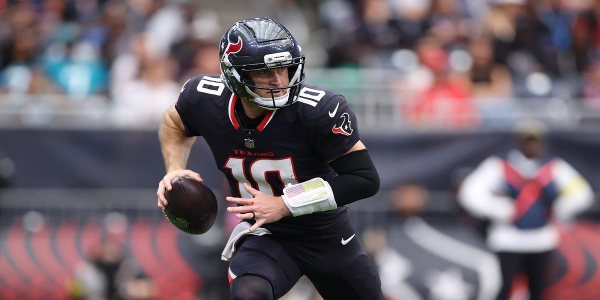 TheTexansWire's tweet photo. Texans' Davis Mills ranked just outside top 10 among backup QBs

📸 Troy Taormina, Troy Taormina-Imagn Images https://t.co/T2ka402CEE https://t.co/THgLujgKMm