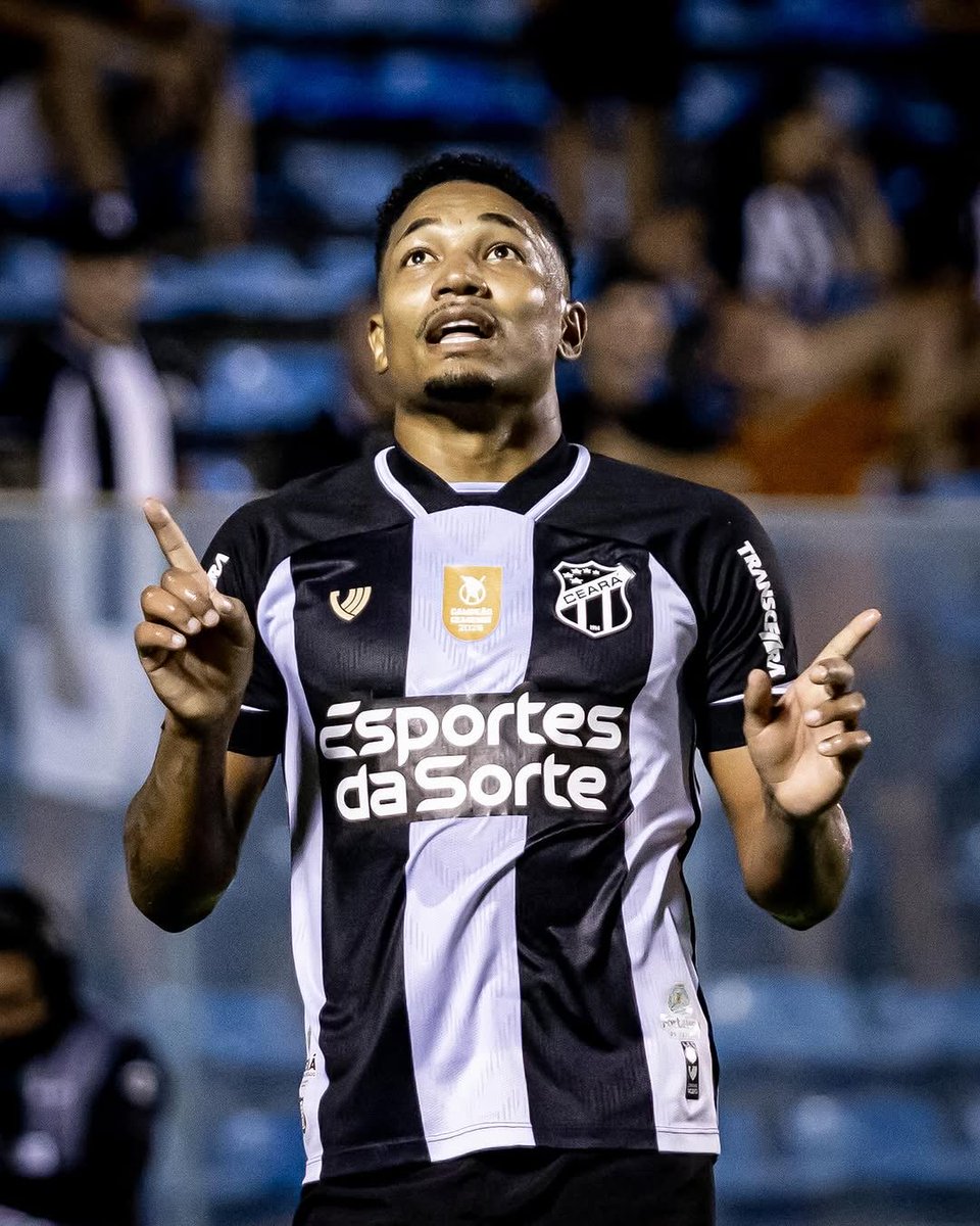 NetoHoracio's tweet photo. Fernandinho está em processo final para acertar a rescisão e não deve mais defender o Ceará.

O ponta está suspenso e não atuará nesta quarta, 10, diante do Avaí. Porém, antes mesmo de voltar a ser opção, o atleta irá se juntar ao elenco do Mirassol.

Informação inicial @ReporterDanilo 

Foto: Gabriel Silva/CSC