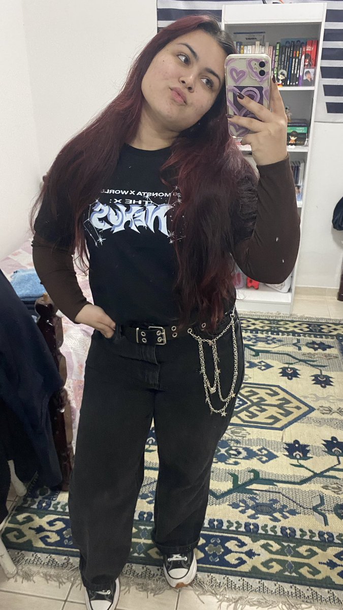 changasoline's tweet photo. genteeee esse aqui vai ser meu look pra amanhã, está aprovado? bem basiquinha hihihi https://t.co/yXWZe6D2fG