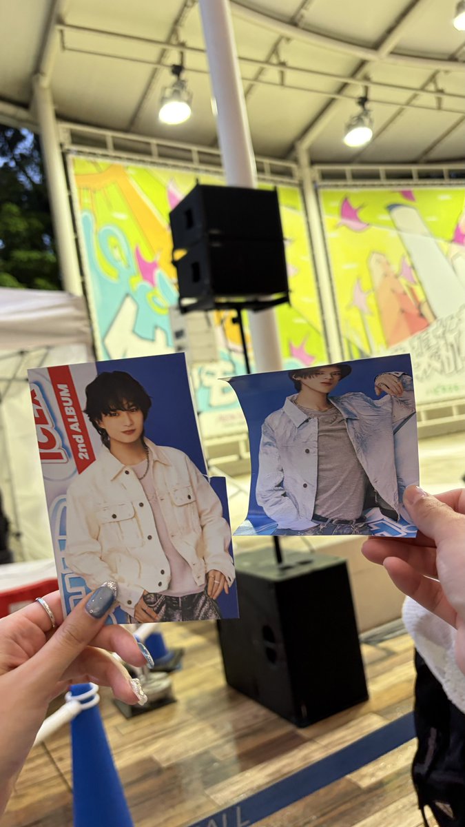 S___9tm's tweet photo. 流行りの「唯一無二（？）ポストカード〜中村旺太郎編🧊💛〜」に関しましては、突如ポスカ破ろうとしたので、めっちゃガチめに変な声出たwwwwww結果、無言で切り込み入れて、切り込み入れた分を折り出して、ビジュアルを綺麗に保つスタイルで差し出されて神✨(もはや性格診断)おもしれぇ男だよ https://t.co/qy2RegcrsY