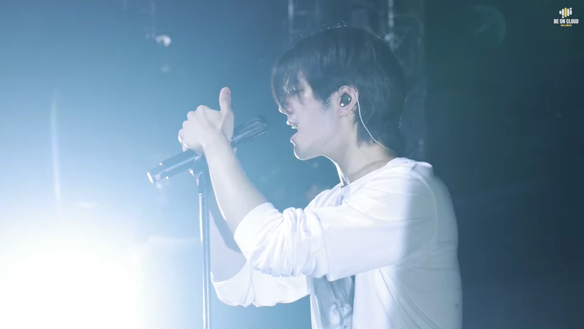 MilePhakphumJFC's tweet photo. 昨日で #AUTHENTICMILECONCERT から2年経ったんですね✨️
今でもあの時の感動は鮮明に思い出せます💚🌹

2周年ということで、近日中にソロライブ2の発表はありませんか？🤭

@milephakphum
#MilePhakphum
#GreenyRose https://t.co/NEliw7E6Lu