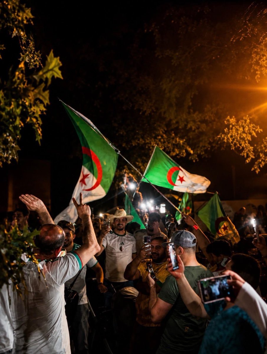 algatedz's tweet photo. 🛑One two three viva l’Algérie 🇩🇿

#FIFA_World_Cup
#LesFennecs https://t.co/qfbyKXO6cY