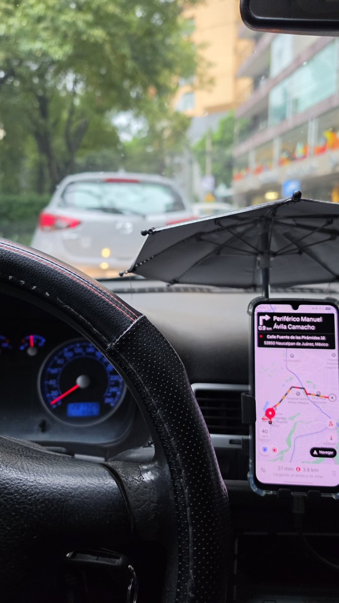 rod_pg89's tweet photo. #ConvoyEnChilango el mejor de nosostros y pdc echen pura buena vibra por qué uno anda en el merito caos, por favor pongan algo movido por qué no quiero dormir al volante, saludos desde el caos de polanquits paps!!! https://t.co/U9lur5SlLn
