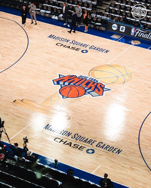 TheKnicksWall's tweet photo. 1999 vs 2026. 

27 years in the making. 

LET’S GO KNICKS. https://t.co/fAEWtlF7FK
