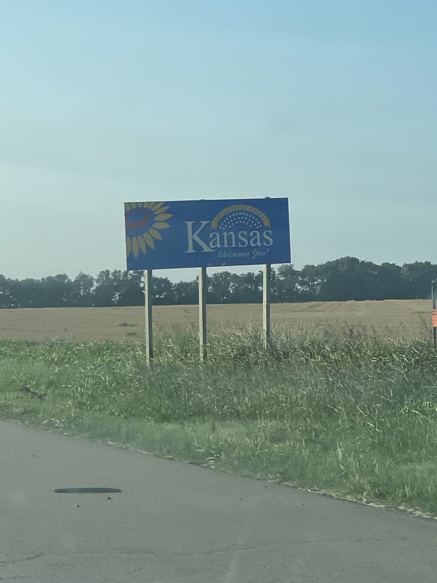thistle_ki35141's tweet photo. This sign means the road you’re driving on is about to get smoother https://t.co/aIoHghENAh