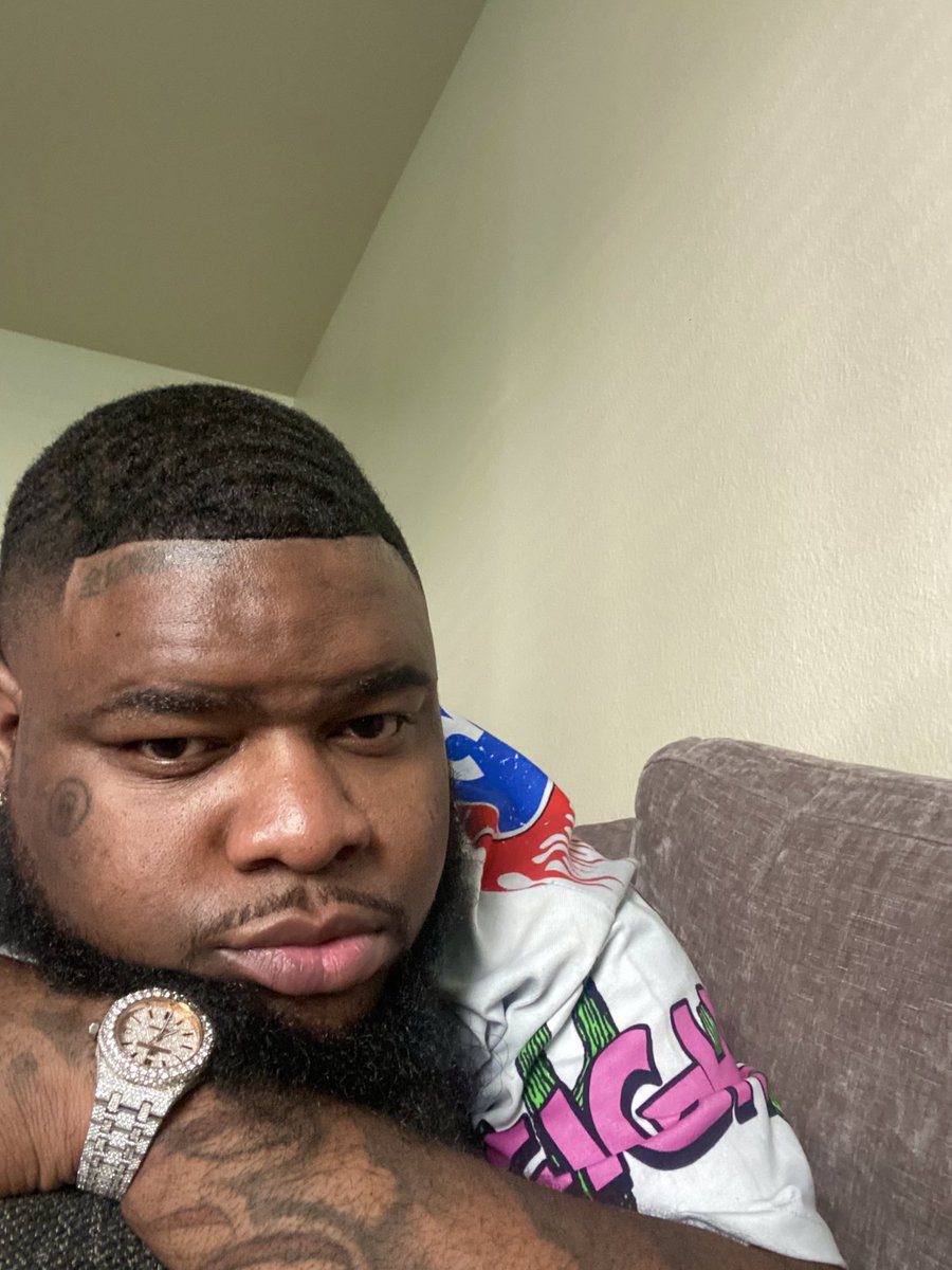 BIGLEGENDGF's tweet photo. I’m so damn bored it’s unbelievable… https://t.co/jNkoYfvO3B