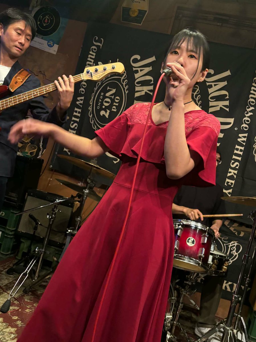 CrystalMarry's tweet photo. 2026.06.06 大倉山Muddy's

なんだか近頃ずっとスランプで
歌い方がわからない、そんな状態で挑んだステージでしたが
会場の熱気も相まって
不安なんて一瞬でかき消されてしまうくらい
楽しくのびのびと歌うことができました😊
ありがとうございました！✨ https://t.co/krzecmQiTR