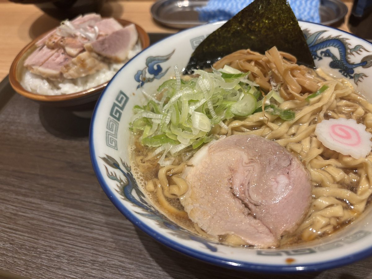 xouuv's tweet photo. ラーメン食べたい🍜 https://t.co/KGuqcBo2jR